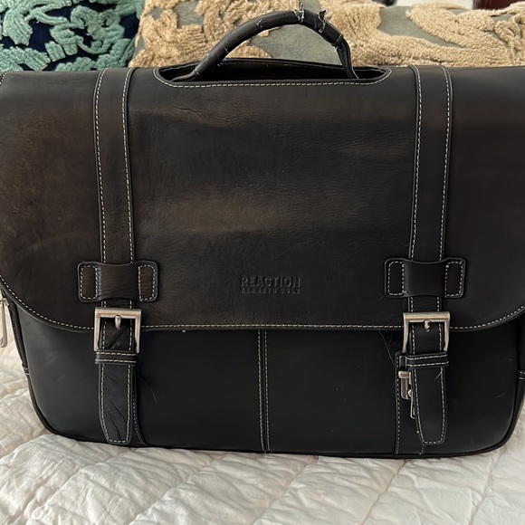 Kenneth Cole Reaction leather laptop bag - Picture 2 of 11